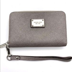 Michael Kors Gray Saffiano Leather wristlet-GUC